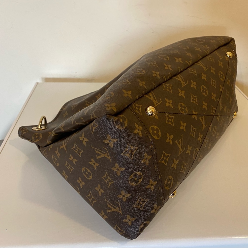 LOUIS VUITTON LV 
MONOGRAM CANVAS ARTSY MM - Picture 13 of 16
